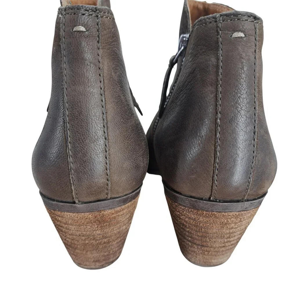 Frye size color